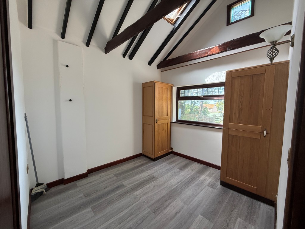 Lot: 163 - DETACHED DWELLING WITH PERMISSION FOR RESIDENTIAL USE AND EXTENSION IN DESIRABLE LOCATION - Bedroom